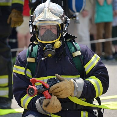 Freiwillige Feuerwehr Kassel-Wolfsanger - Ablöschen mit einem CO2