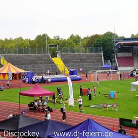 Sportstadion Auestadion mit verschiedenen Ständen