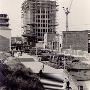1954 wurde im oberen Bereich der Treppenstraße das sogenannte EAM-Haus neu errichtet.