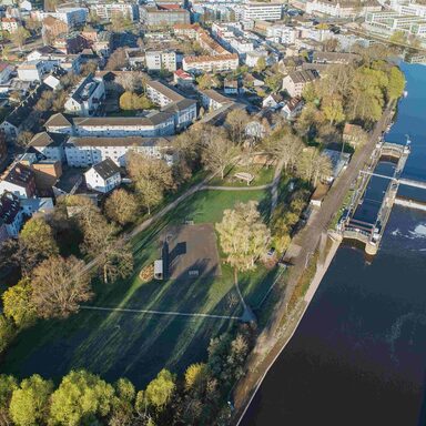 Blick auf den Schleusenpark neben der Schleuse, Kassel Unterneustadt