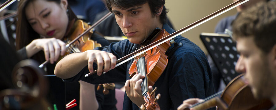 Konzertimpression, Student spielt Geige