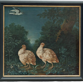 Ölgemälde auf dem zwei Rebhühner vor einer Landschaft abgebildet sind. Am oberen Bildrand eine Schwalbe.